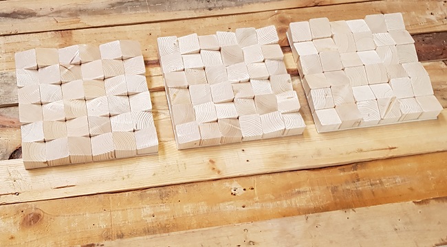 Wandsiering trio Invasive White, 3x 26x26 cm Leuke set van 3 houten wandpanelen met een speelse overgang van onbewerkt naar wit. De paneeltjes zijn zowel los als geschakeld op te hangen. Er is gewerkt met FSC-gecertificeerd hout. Doordat de panelen met de hand worden gemaakt en van natuurlijke materialen zijn vervaardigd, kunnen er kleine afwijkingen mogelijk zijn met het afgebeelde model.