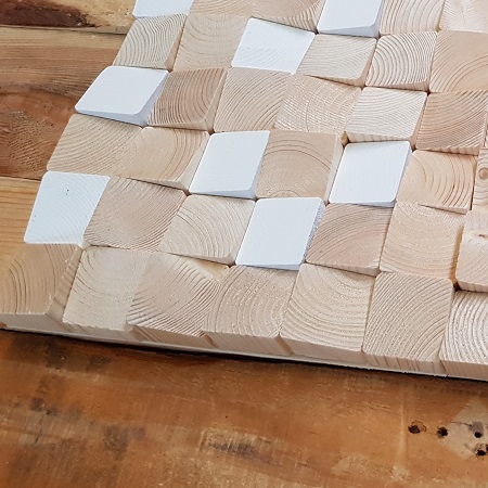 Houten wandversiering Natural white, 53x53 cm Dit prachtige wandtableau is een prachtig samenspel van witte blokjes en onbehandelde blokjes. Door deze setting straalt het hout nog steeds de natuur uit, maar door de toevoeging van de witte blokjes komt er een speels patroon tevoorschijn. Het wandpaneel is aan alle zijden op te hangen, waardoor u er steeds weer anders tegenaan kunt kijken. Er is gewerkt met FSC-gecertificeerd hout. Doordat de panelen met de hand worden gemaakt en van natuurlijke materialen zijn vervaardigd, kunnen er kleine afwijkingen mogelijk zijn met het afgebeelde model.