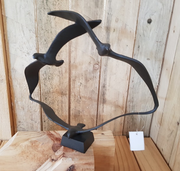 Sculptuur Birds, gemaakt van metaal op voet