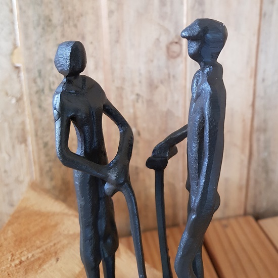 Sculptuur AGE, zwart staal, 16x7,5x 5 cm Mooi beeldje van ouder echtpaar op leeftijd