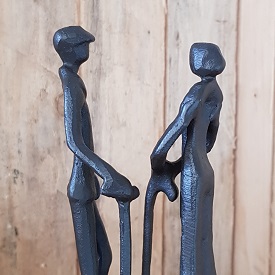 Sculptuur AGE, zwart staal, 16x7,5x 5 cm Mooi beeldje van ouder echtpaar op leeftijd